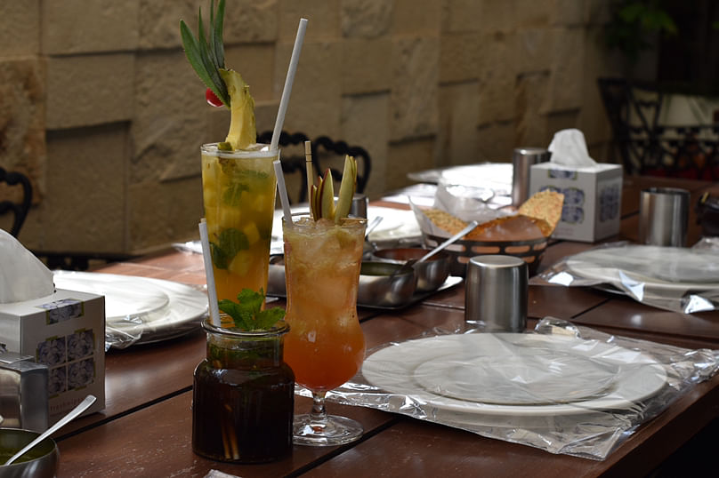 Drink,Brunch,Mojito,Food,Table,Distilled beverage,Meal,Restaurant,Glass,Ingredient