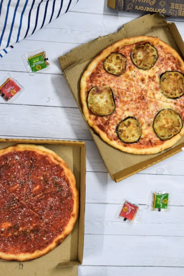 Dish,Food,Cuisine,Pizza,Ingredient,Junk food,Italian food,California-style pizza,Quiche,Pizza cheese