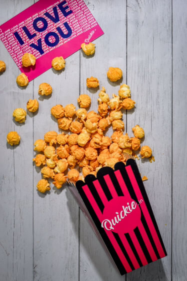 Popcorn,Snack,Kettle corn,Food,Font,Junk food,Cuisine,Vegetarian food,American food,Sweetness