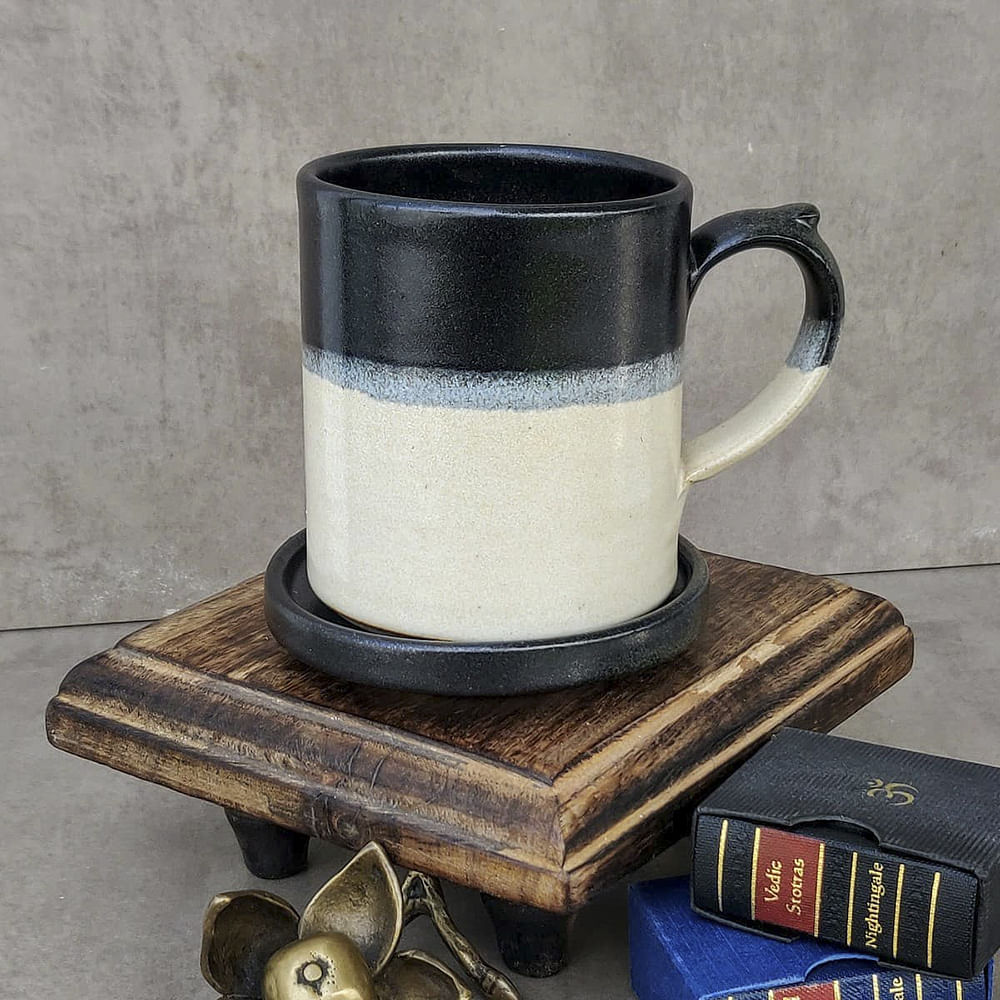 Mug,Serveware,Drinkware,Coffee cup,Tableware,Cup,Cup,Still life,Still life photography,Pottery