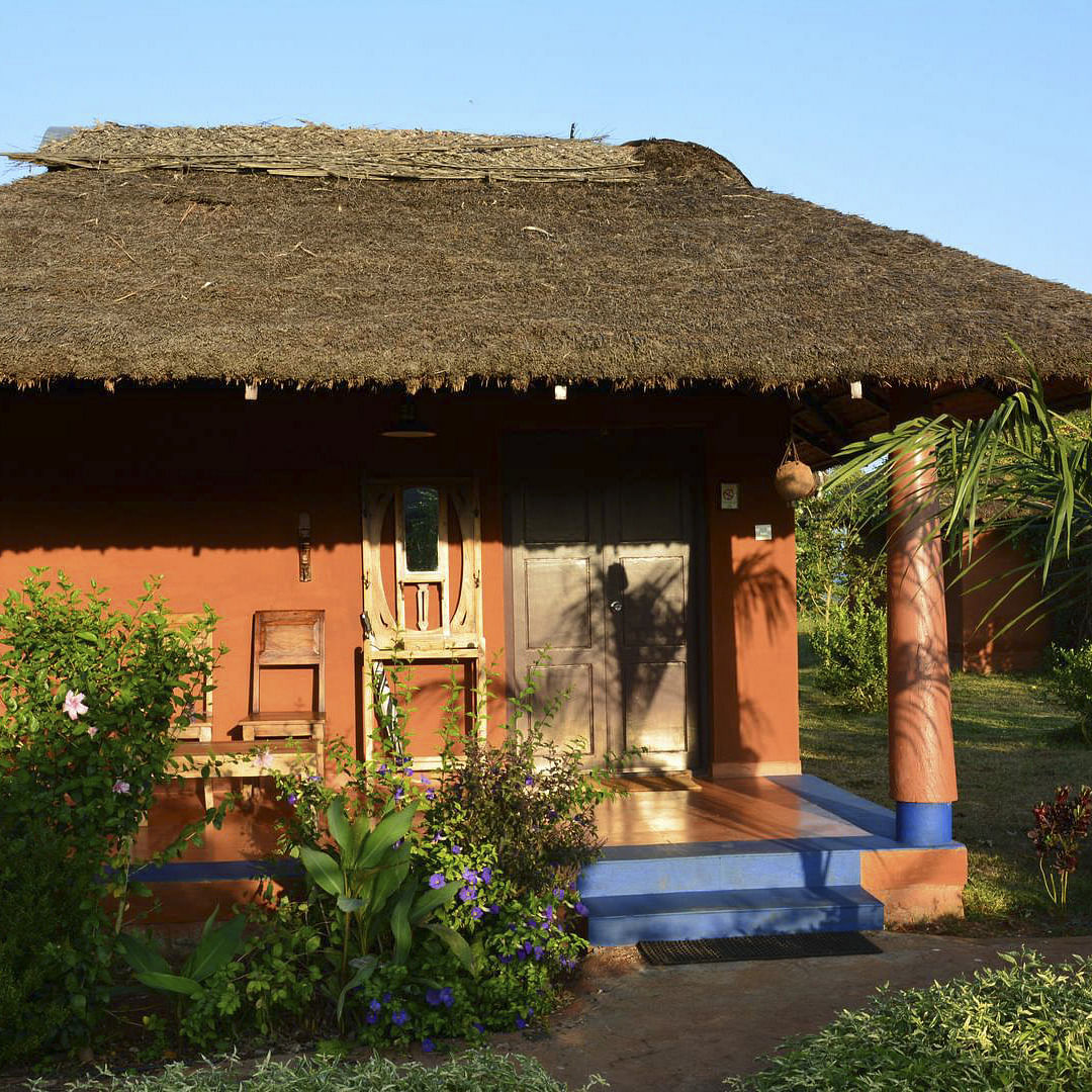 Thatching,House,Property,Cottage,Roof,Building,Home,Rural area,Cob,Hut