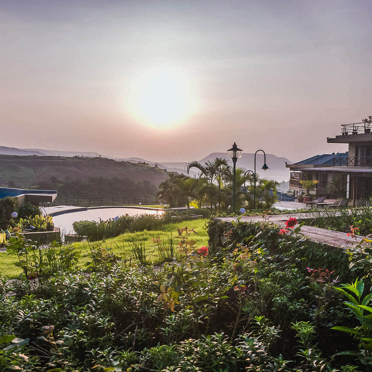 Sky,Morning,Cloud,Residential area,Sunset,Sunlight,Rural area,Sunrise,Horizon,Tree