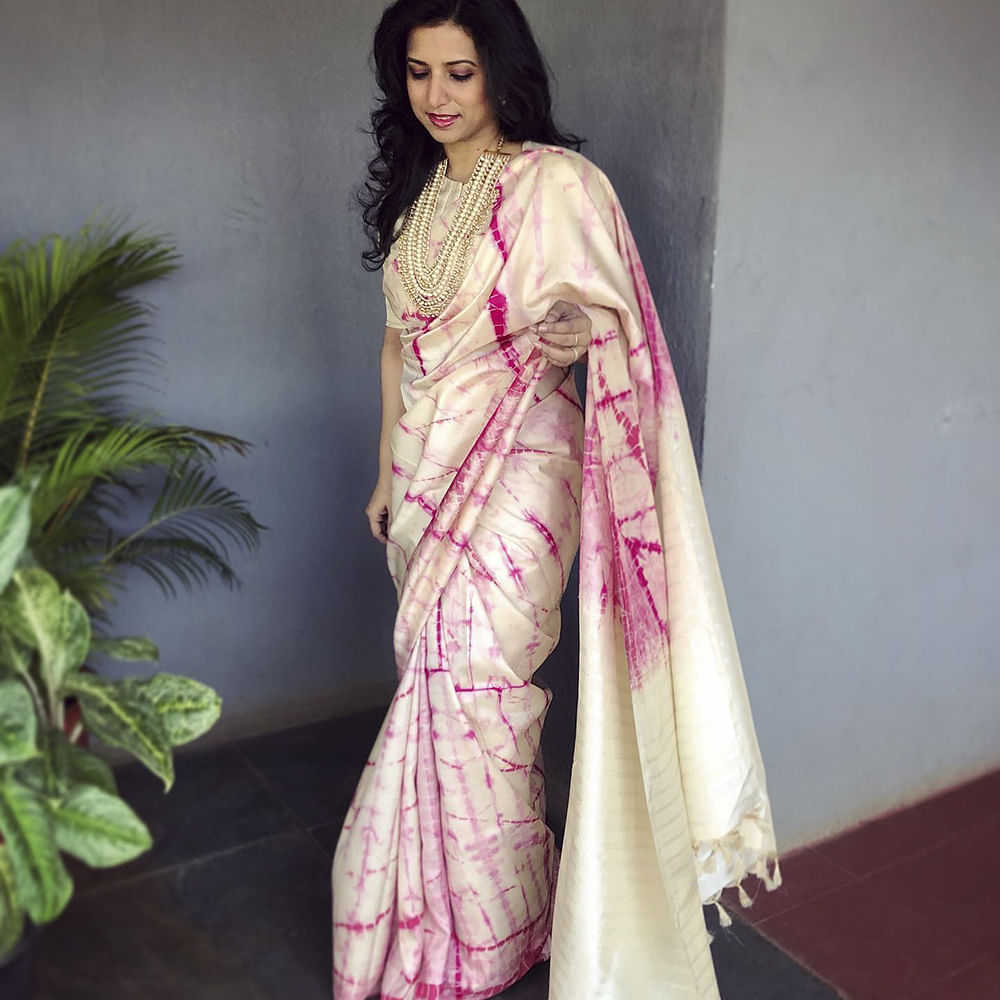 Clothing,Pink,Formal wear,Sari,Fashion model,Magenta,Fashion,Textile,Silk,Dress