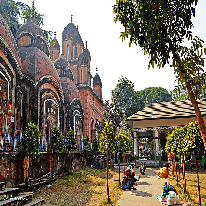 Building,Architecture,Town,Transport,Tree,Church,Tourism,Basilica,City,Place of worship