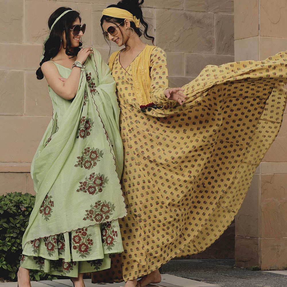 Clothing,Green,Yellow,Sari,Textile,Formal wear,Dress,Beige,Tradition,Fashion design