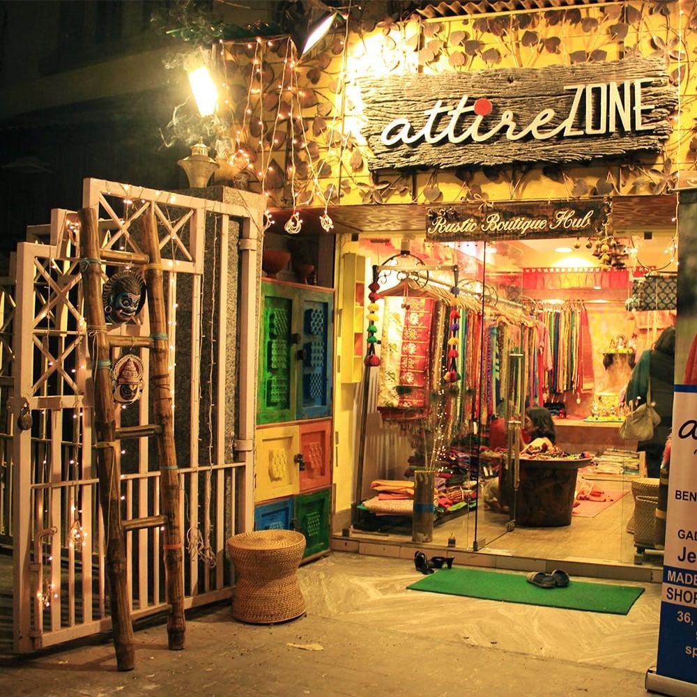 Night,Lighting,Building,Urban area,Architecture,Street,City,Metal