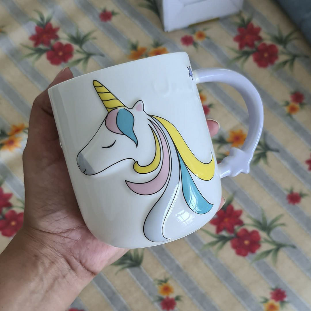 Mug,Drinkware,Cup,Tableware,Coffee cup,Cup,Hand,Teacup,Illustration,Fictional character