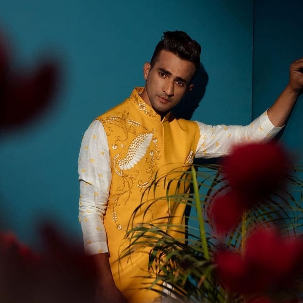 Yellow,Cool,Textile,Muscle,Photography,Formal wear,Performance