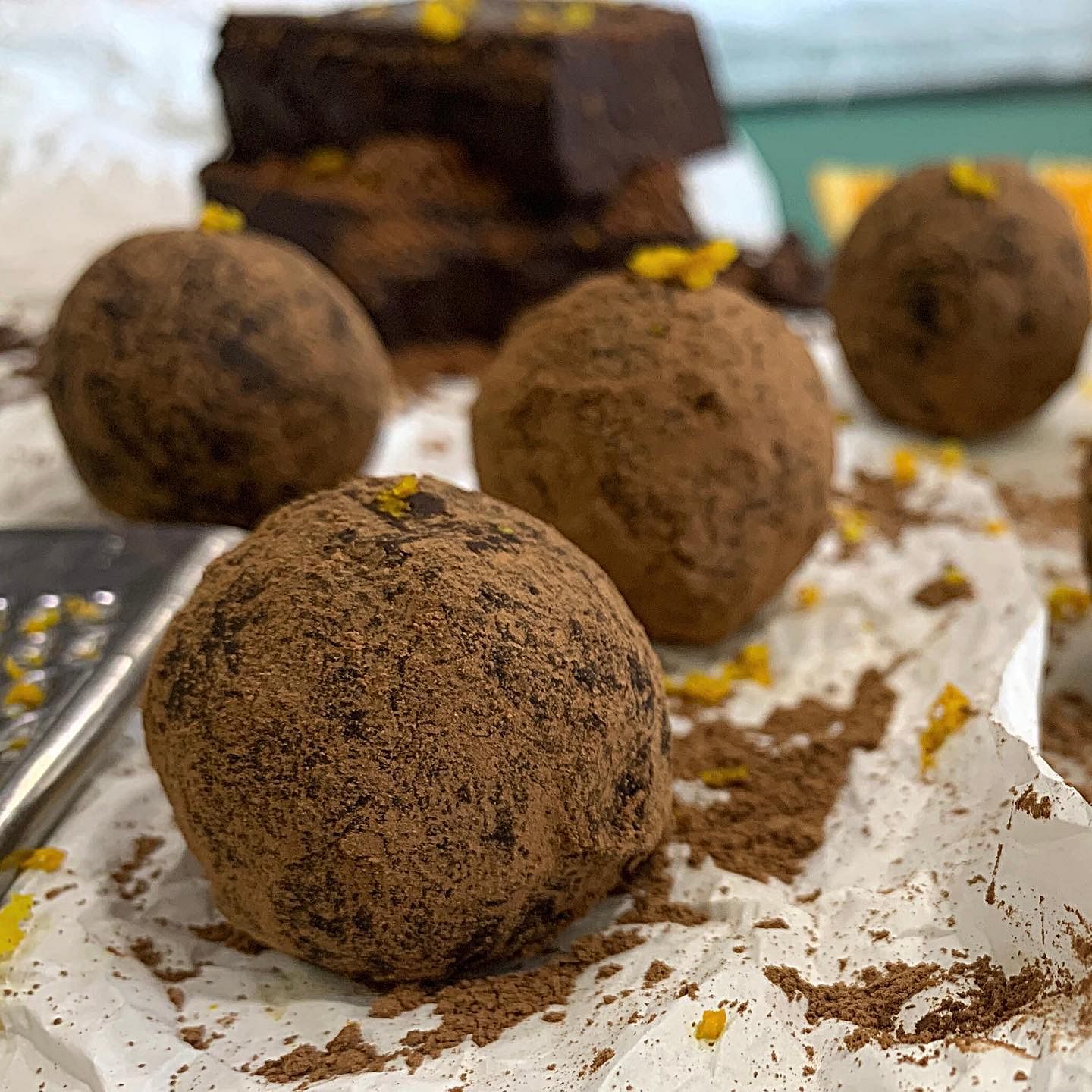 Rum ball,Chocolate truffle,Food,Bourbon ball,Dish,Cuisine,Confectionery,Tartufo,Ingredient,Truffle
