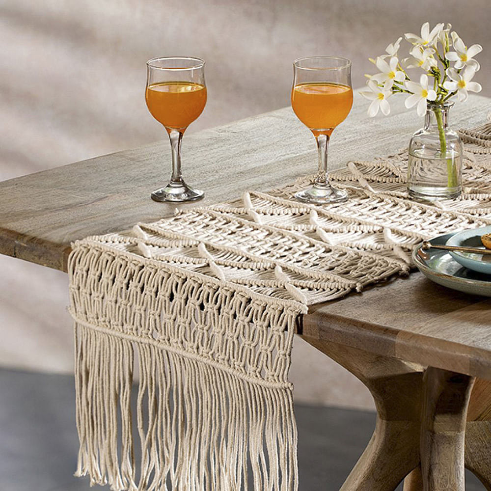 Drink,Champagne stemware,Table,Stemware,Tablecloth,Alcoholic beverage,Distilled beverage,Linens,Tableware,Wine glass