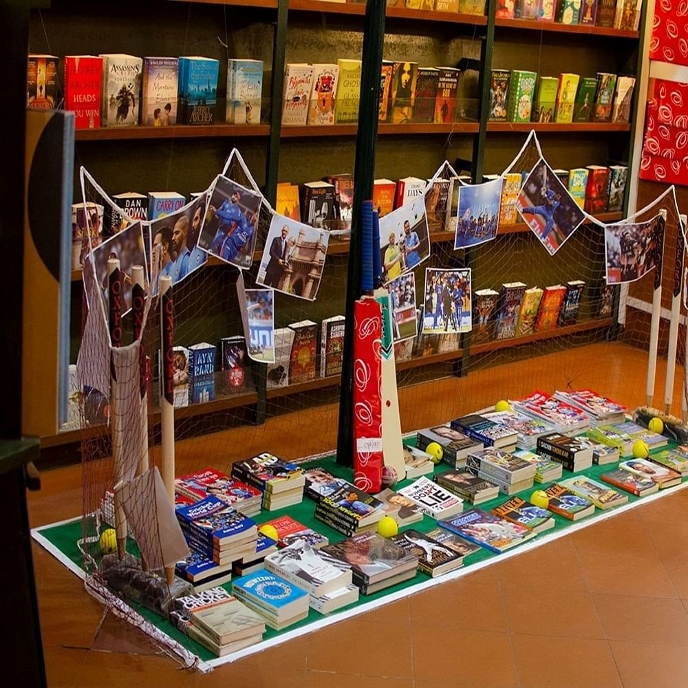 Retail,Bookselling,Building,Toy,Collection,Souvenir,Convenience store,Library,Games