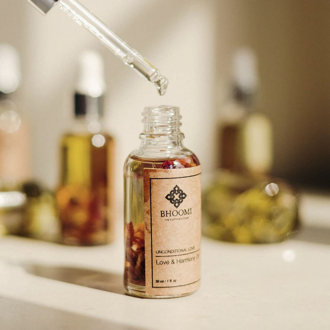 Product,Beauty,Liquid,Bottle,Material property,Personal care,Perfume,Plant,Fluid,Glass bottle