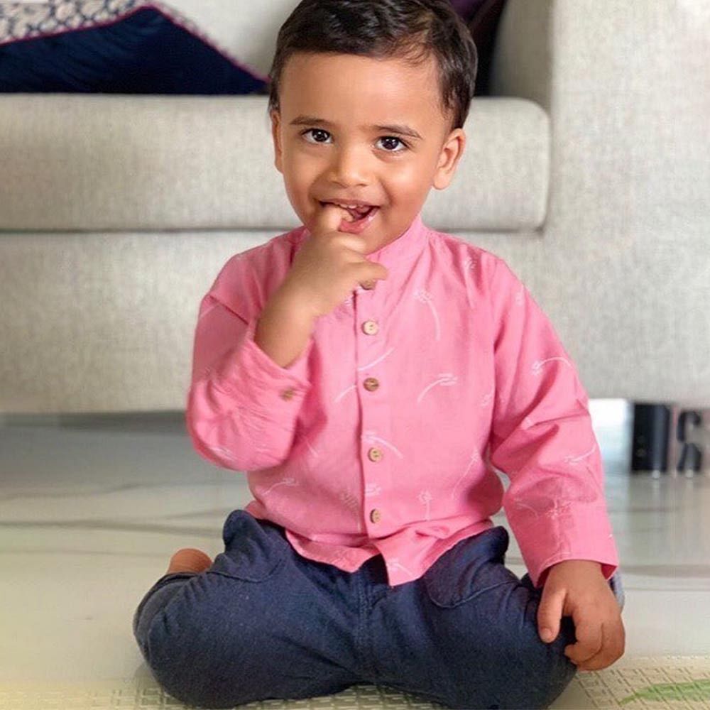 Child,Face,Sitting,Pink,Cheek,Toddler,Skin,Head,Nose,Beauty