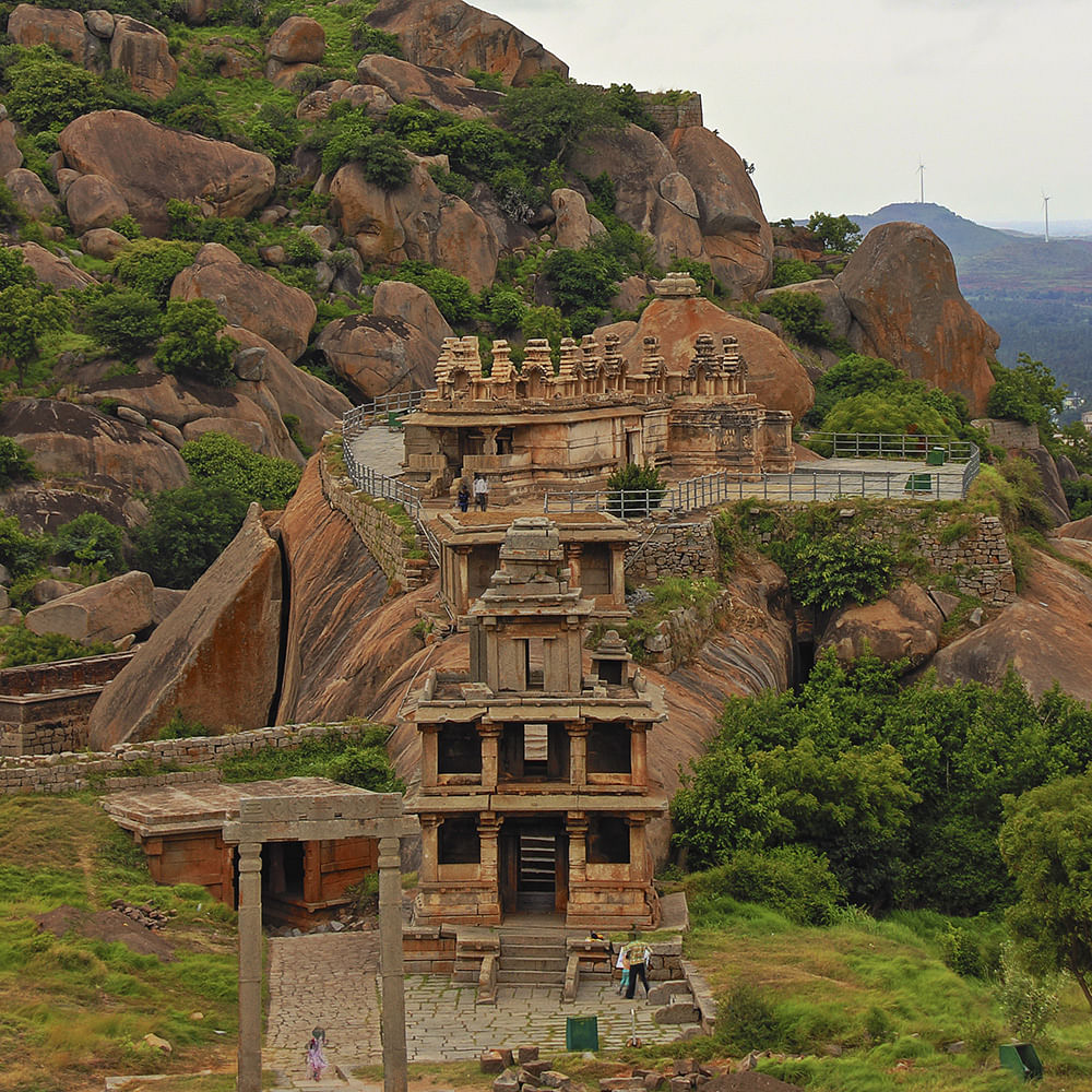 Ruins,Landmark,Rock,Historic site,Ancient history,Human settlement,Outcrop,Mountain village,Hill,Wall