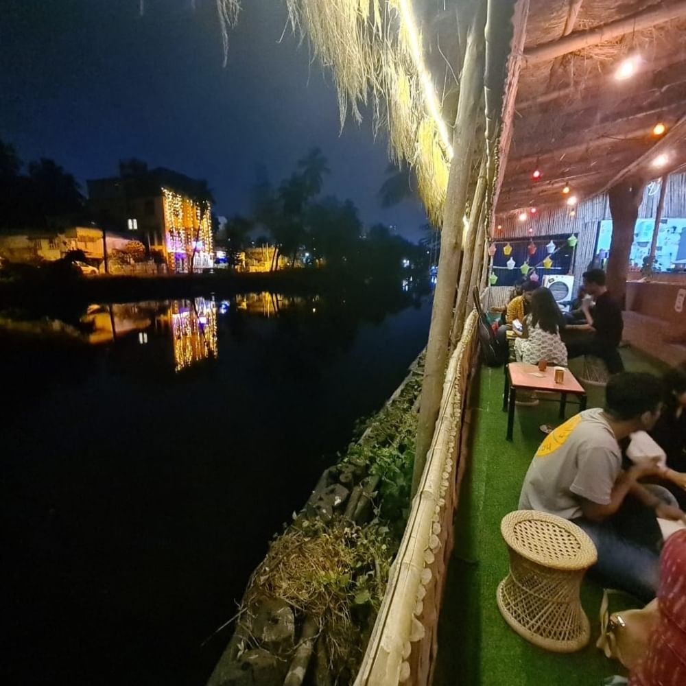 Night,Sky,Waterway,Water,Restaurant,Canal,River,Reflection,Tree,Tourism