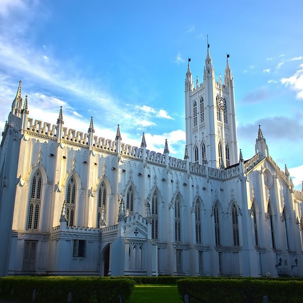 Sky,Cloud,Architecture,Spire,Facade,Landmark,Place of worship,Gothic architecture,Medieval architecture,Steeple