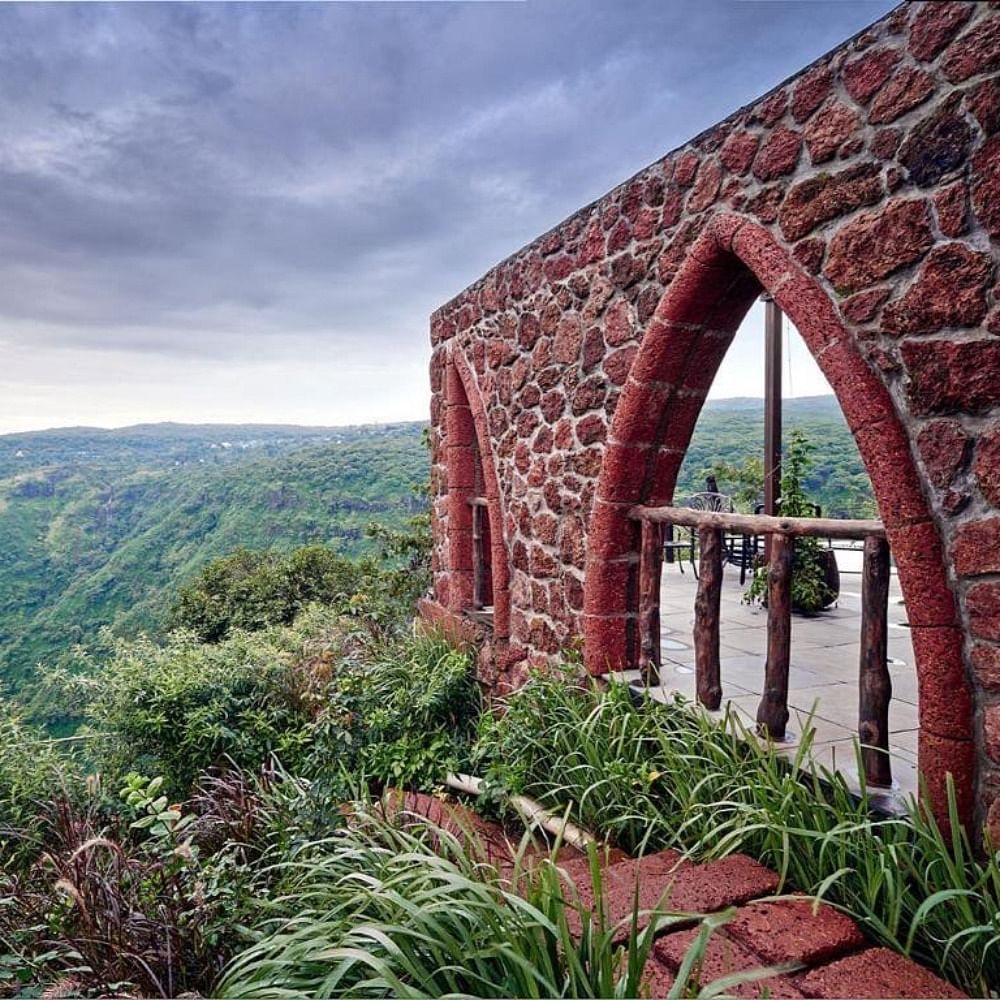 Sky,Natural landscape,Architecture,Arch,Wall,Brick,Leaf,Grass,Tree,House