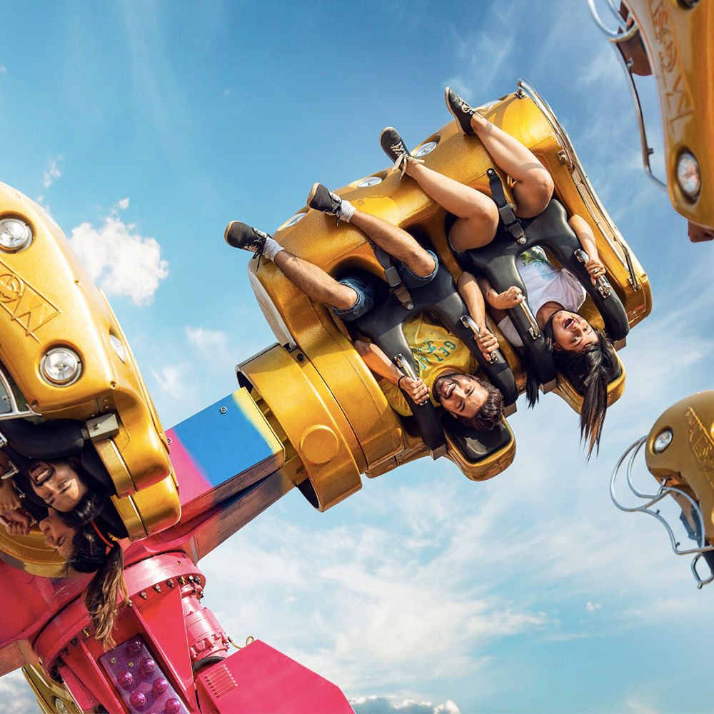 Amusement ride,Amusement park,Fun,Sky,Recreation,Park,Nonbuilding structure,Leisure,Tourist attraction