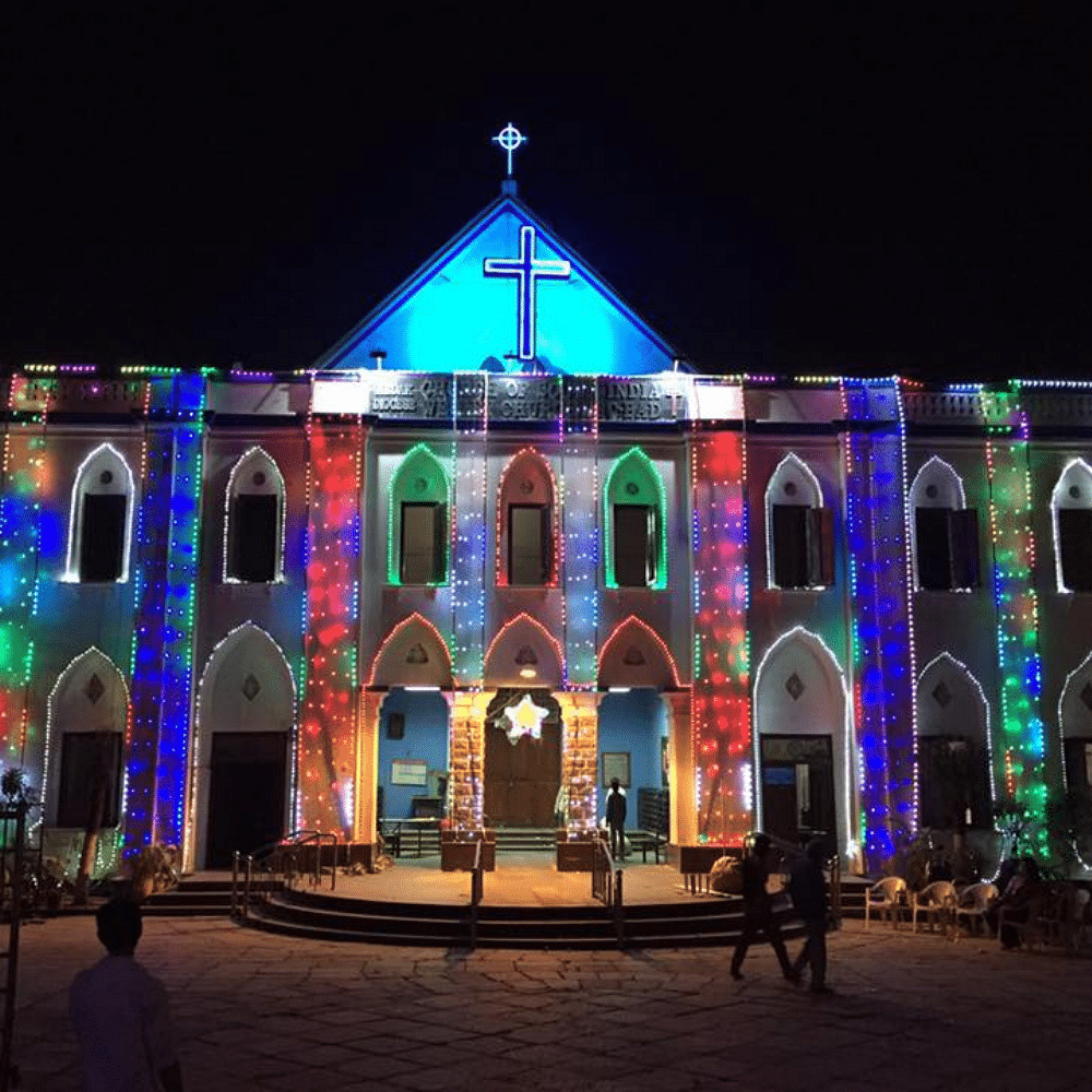 Landmark,Lighting,Night,Light,Architecture,Facade,Building,House,Tree,Christmas lights