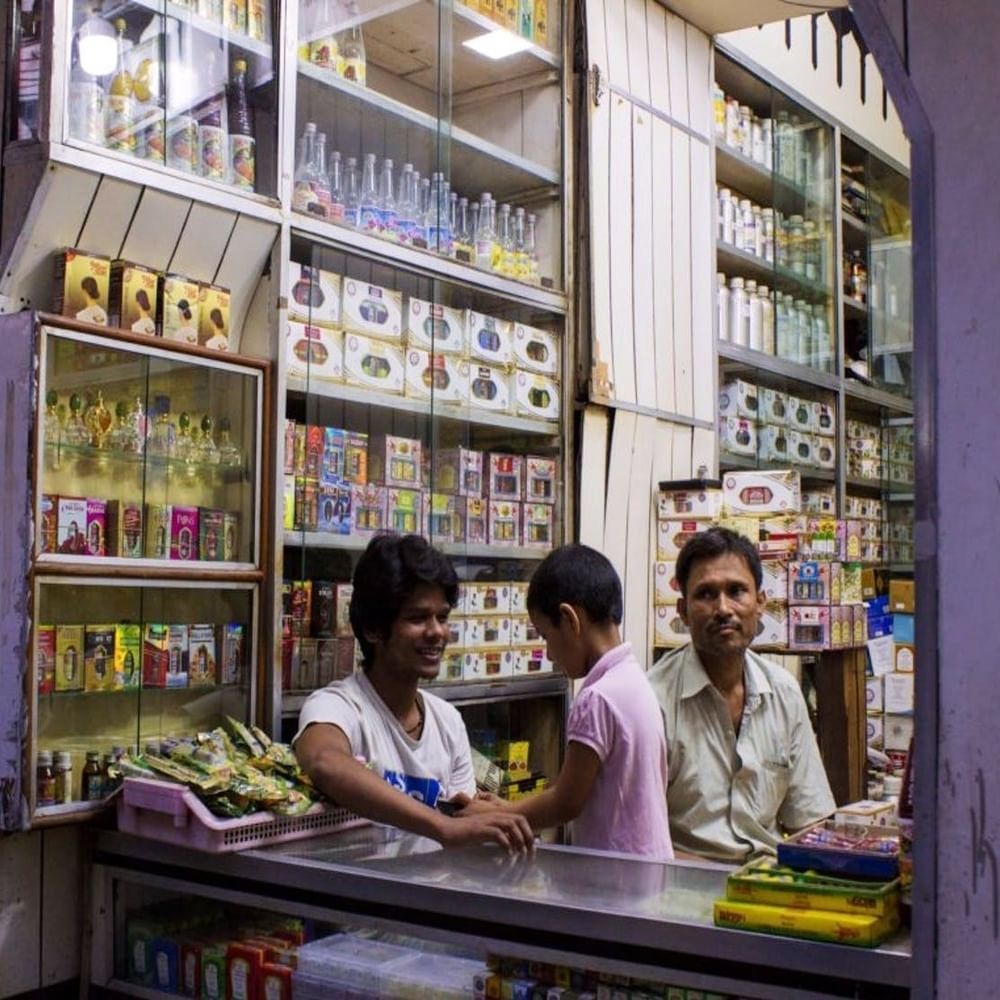 Retail,Building,Snapshot,Bookselling,Convenience store,Shopkeeper,Service,Customer,Selling,Street