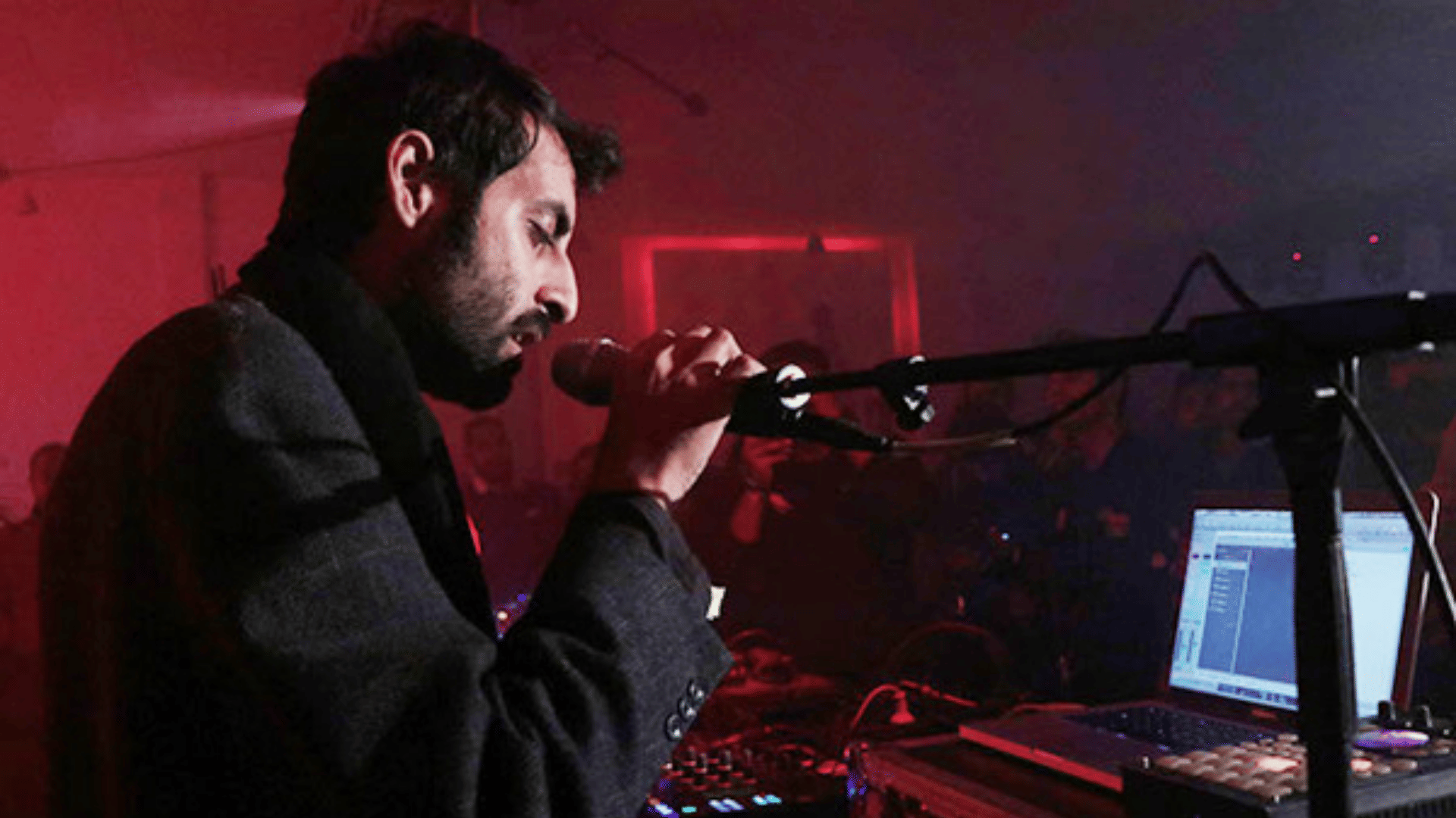 Performance,Entertainment,Music,Musician,Music artist,Singer,Singing,Performing arts,Event,Concert