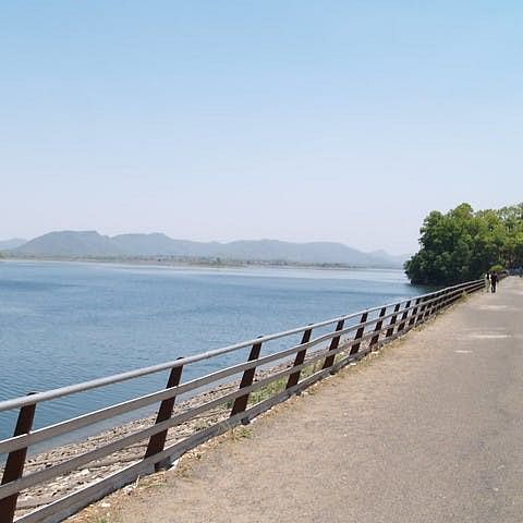 Water,Guard rail,Sea,Sky,Shore,Coast,Ocean,Beach,Horizon,Coastal and oceanic landforms