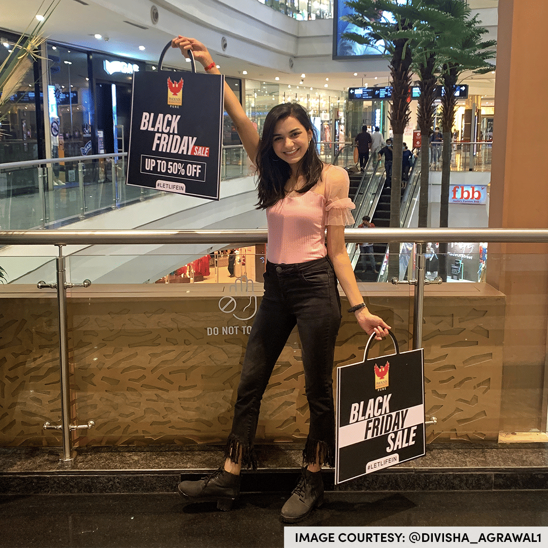 Jeans,Snapshot,Standing,Advertising,Leg,Street fashion,Muscle,Photography,Denim,Display advertising