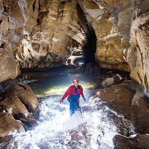 Narrows,Adventure,Caving,Formation,Outdoor recreation,Coasteering,Recreation,Canyoning,Cave,Climbing