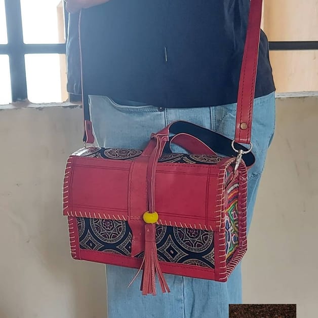 Buy Leather Bags From Radhlya Handicraft...