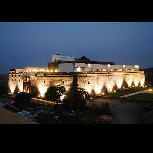 Facade,Real estate,Landmark,Night,Dusk,Evening,Estate,Villa,Hacienda,Mansion