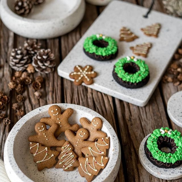 Green,Finger food,Dessert,Baked goods,Jewellery,Snack,Ingredient,Recipe,Cookies and crackers,Confectionery