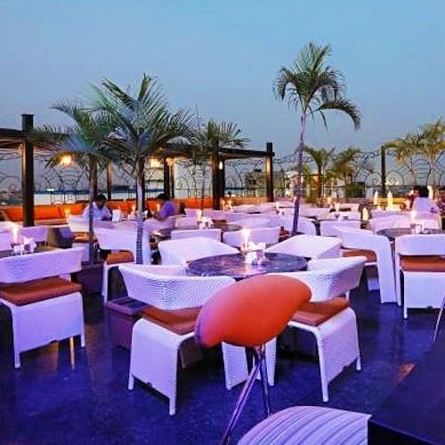 Property,Furniture,Table,Real estate,Outdoor furniture,Restaurant,Resort,Arecales,Linens,Function hall