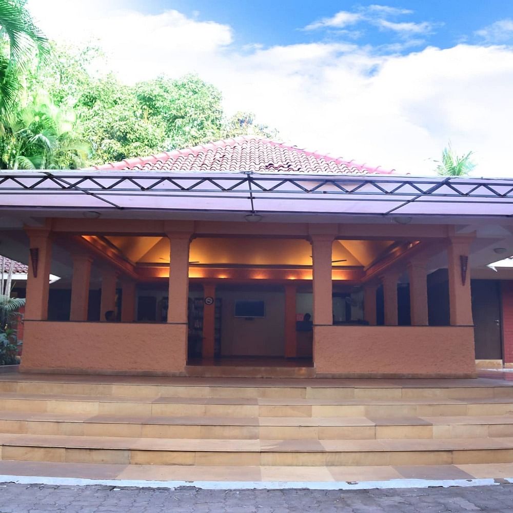 Roof,Shade,Stairs,Door,Concrete,Column,Porch