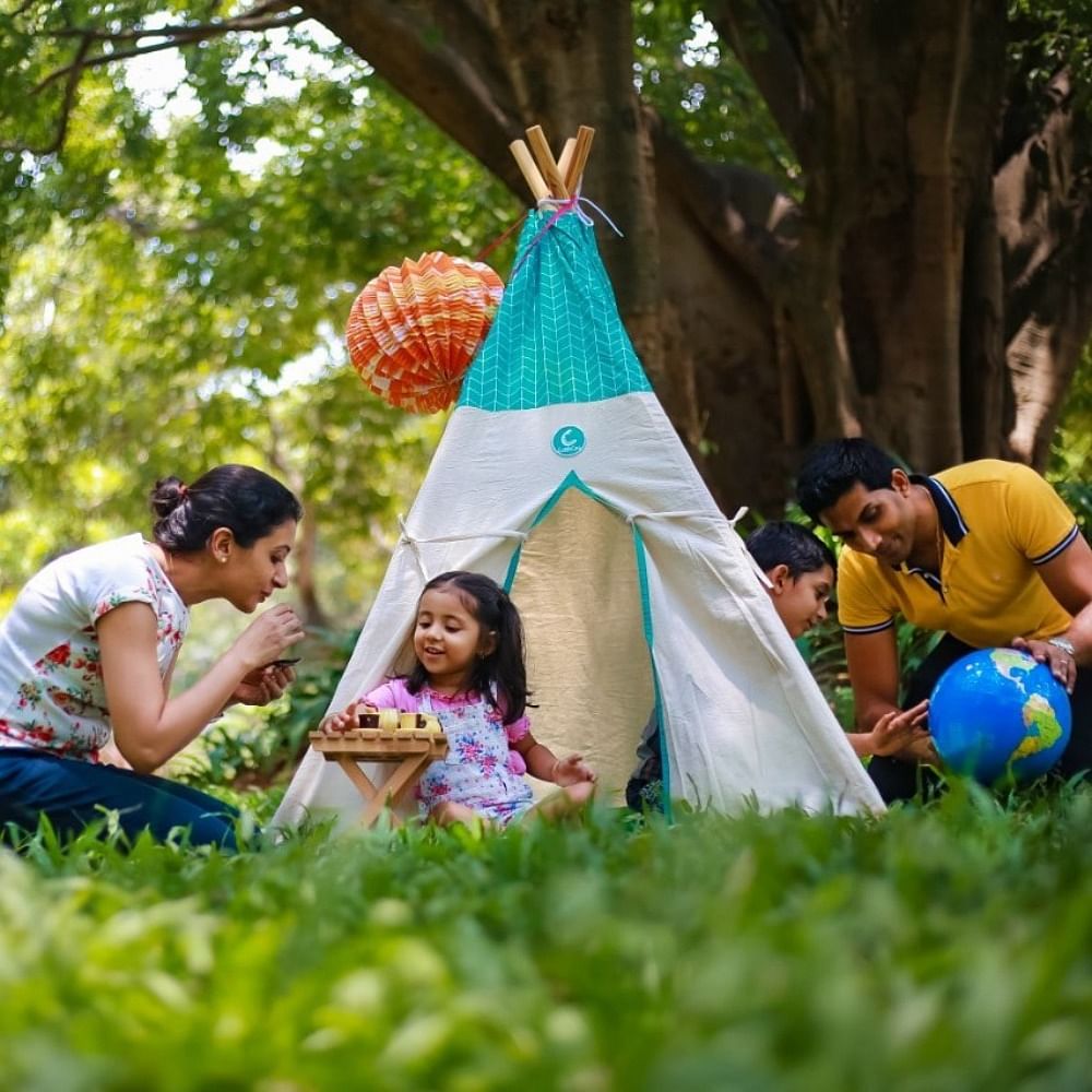 Face,Human,Leisure,Leaf,People in nature,Style,Summer,Camping,Vacation,Tent