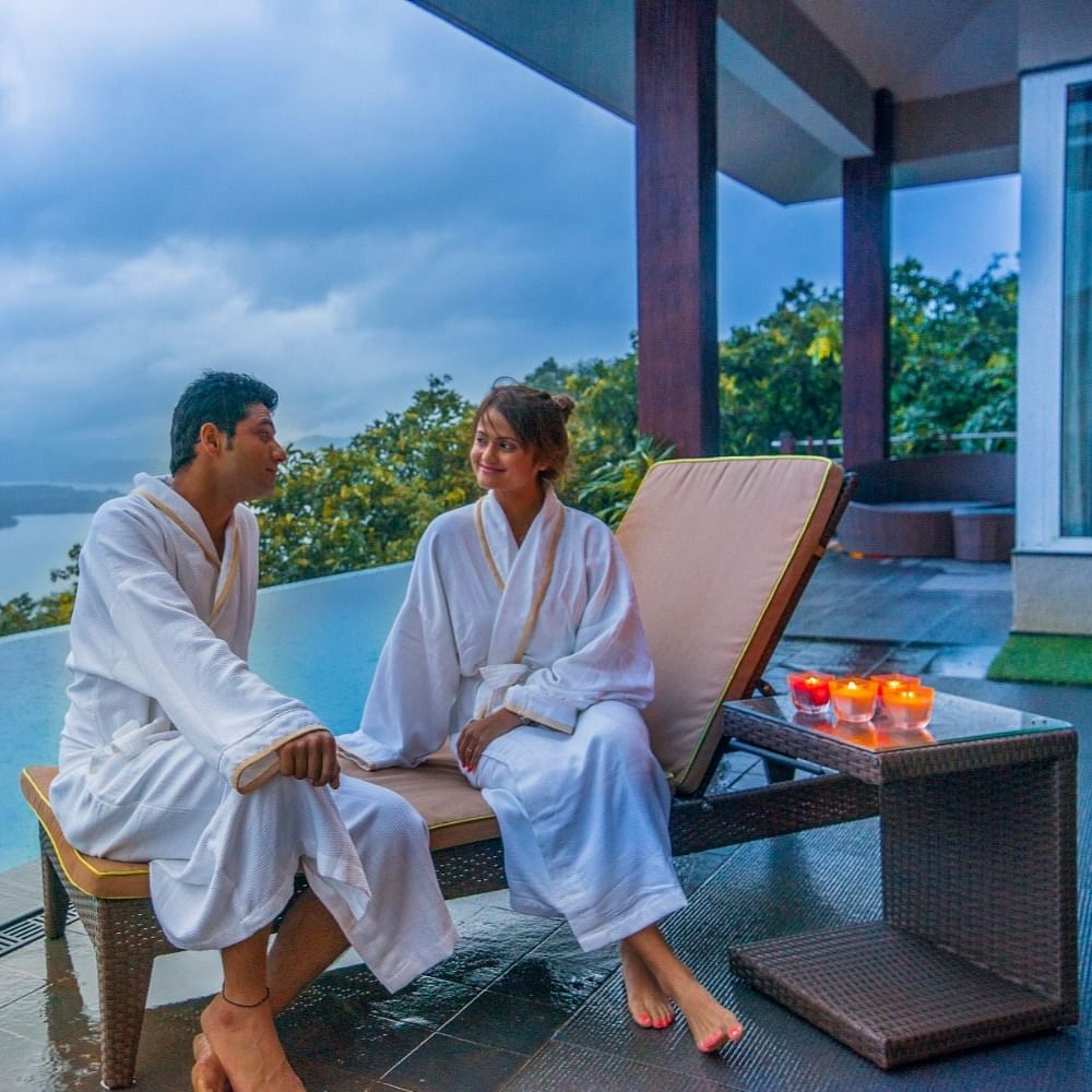 Sitting,Real estate,Barefoot,Foot,Shade,Toe,Tropics,Ankle,Column,Robe