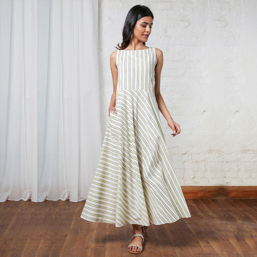 Clothing,Dress,Floor,Shoulder,Textile,Flooring,One-piece garment,Formal wear,Style,Wood flooring