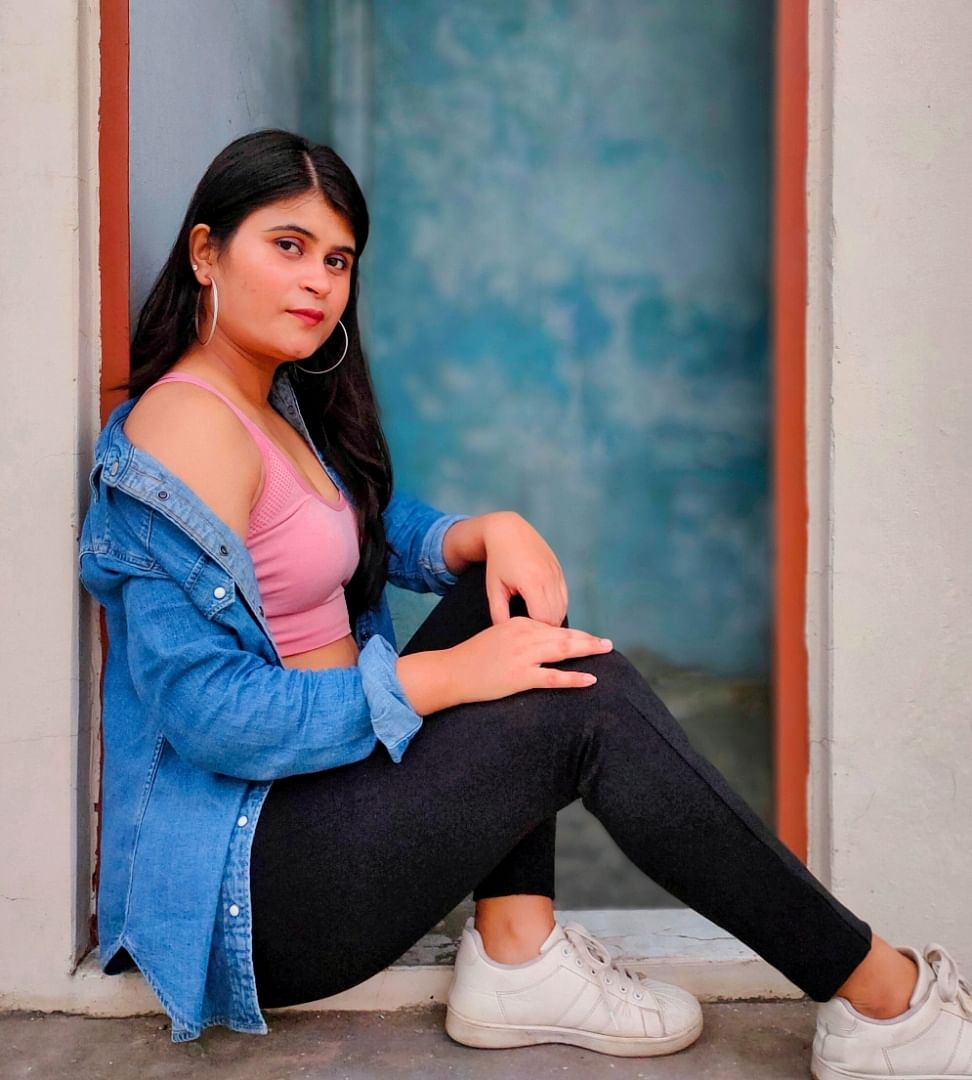 Blue,Sitting,Clothing,Jeans,Beauty,Leg,Photo shoot,Denim,Thigh,Model