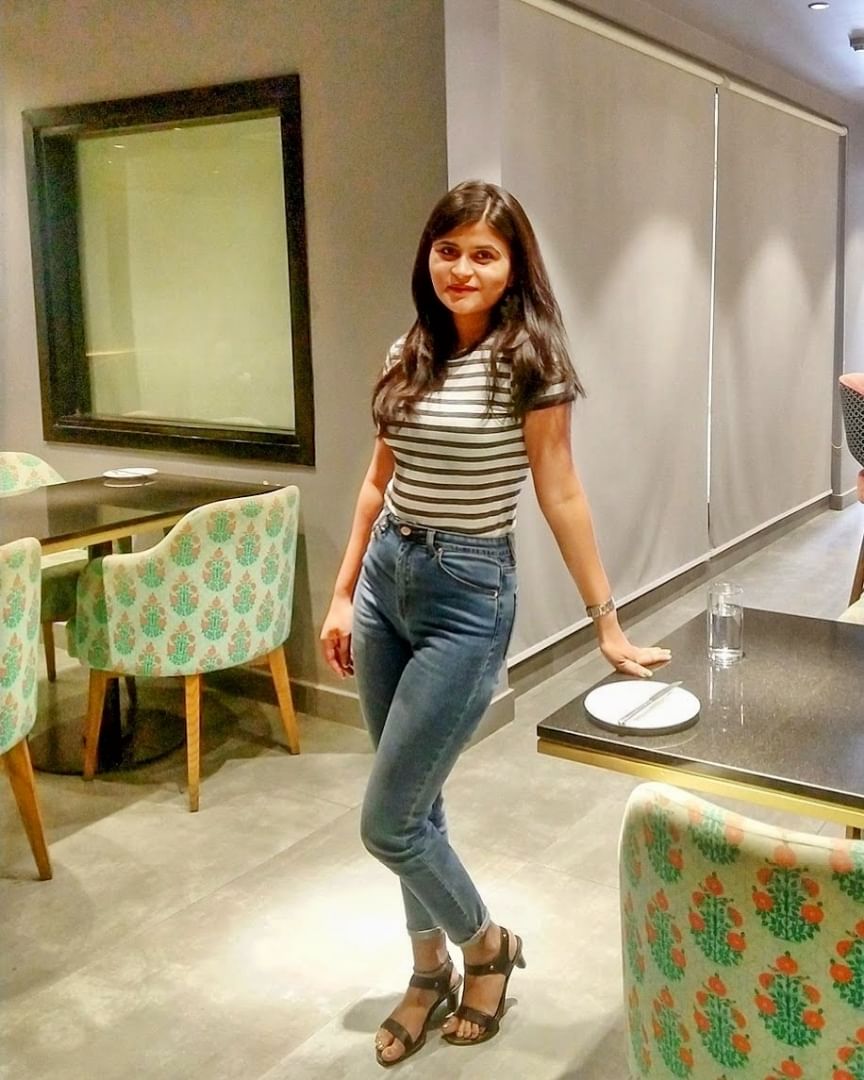 Clothing,Jeans,Denim,Shoulder,Footwear,Waist,Fashion,Leg,Trousers,Shoe