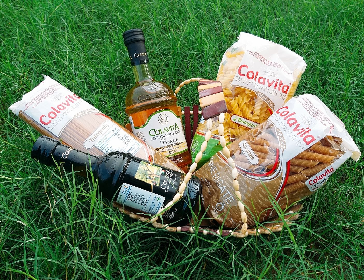 Hamper,Basket,Grass,Gift basket,Food,Picnic