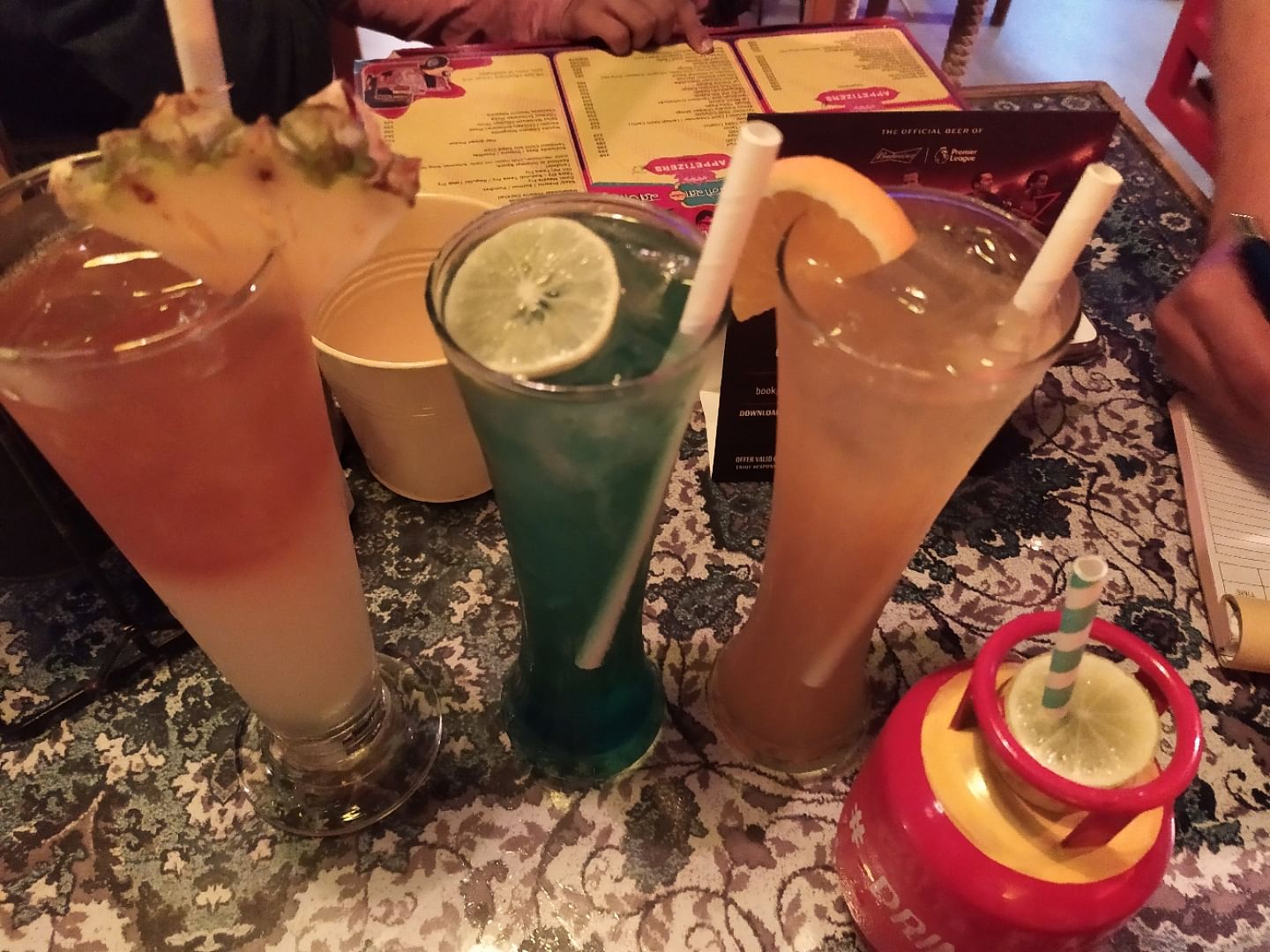 Drink,Non-alcoholic beverage,Juice,Distilled beverage,Punch,Alcoholic beverage,Mai tai,Food,Aguas frescas,Cocktail garnish