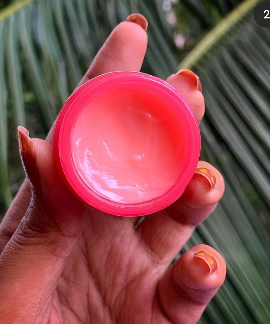 Pink,Lip,Finger,Hand,Material property,Magenta,Petal,Cup