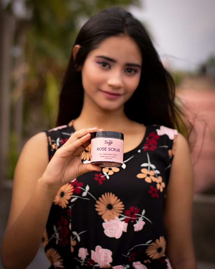 Beauty,Pink,Skin,Fashion,Photo shoot,Lip,Model,Shoulder,Photography,Dress