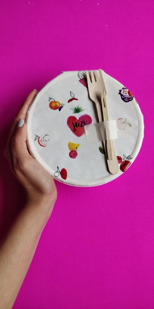 Pink,Plate,Dishware,Illustration,Hand,Magenta,Tableware,Petal,Plant,Circle