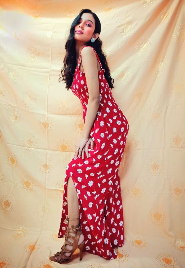 Clothing,White,Pink,Red,Fashion model,Formal wear,Photo shoot,Beauty,Sari,Yellow