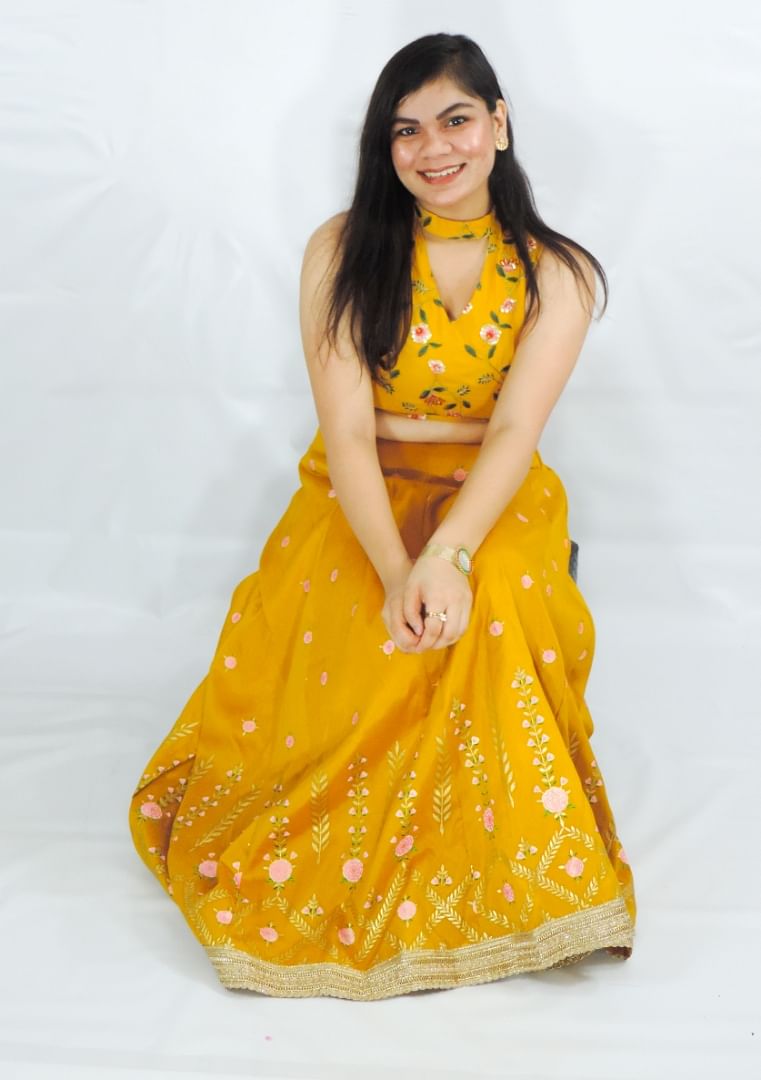 Clothing,Yellow,Orange,Photo shoot,Fashion model,Abdomen,Dress,Trunk,Formal wear,Long hair