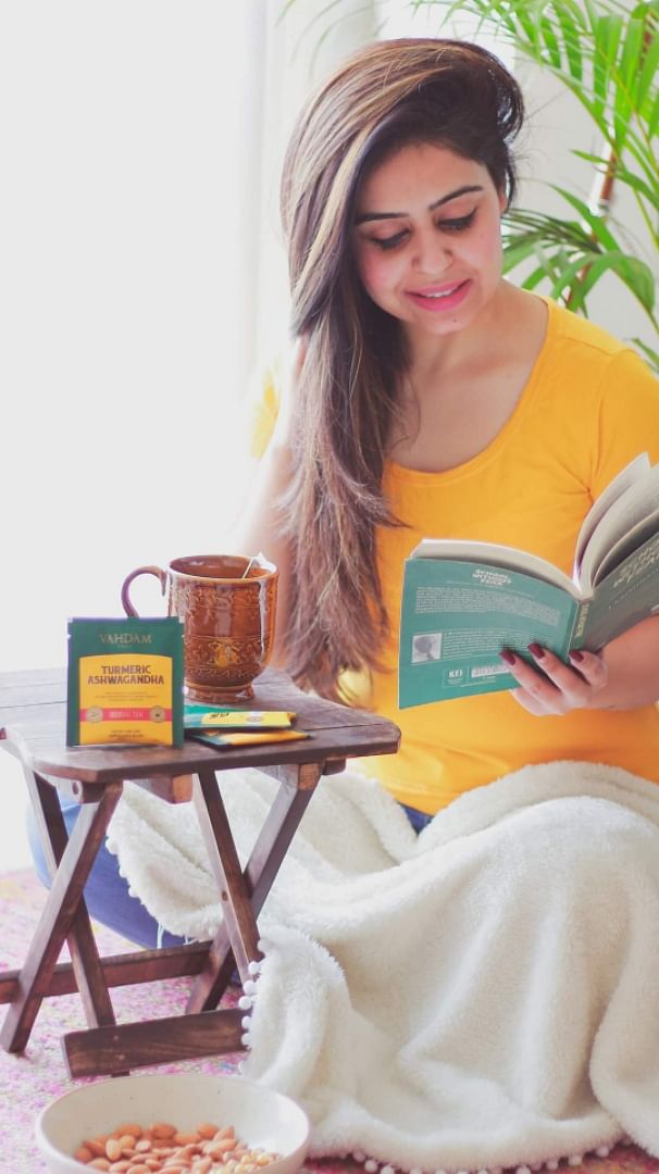 Yellow,Sitting,Reading,Furniture,Table,Peach,Breakfast,T-shirt