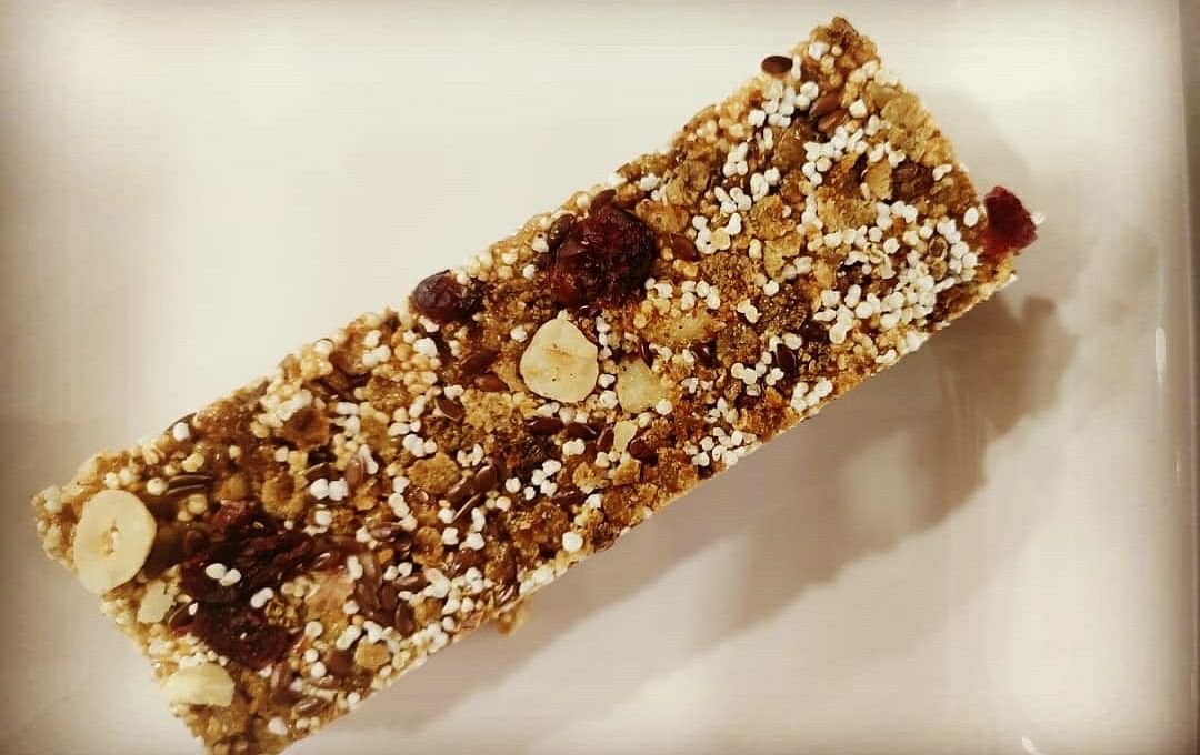 Food,Dish,Cuisine,Energy bar,Cezerye,Gozinaki,Snack,Ingredient,Panforte,Granola