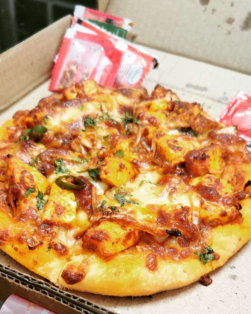 Dish,Food,Cuisine,Pizza,Ingredient,California-style pizza,Pizza cheese,Flatbread,Tarte flambée,Comfort food