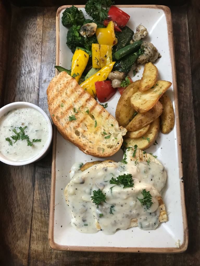 Dish,Cuisine,Food,Meal,Ingredient,Comfort food,Cervelle de canut,Lunch,Produce,Tzatziki