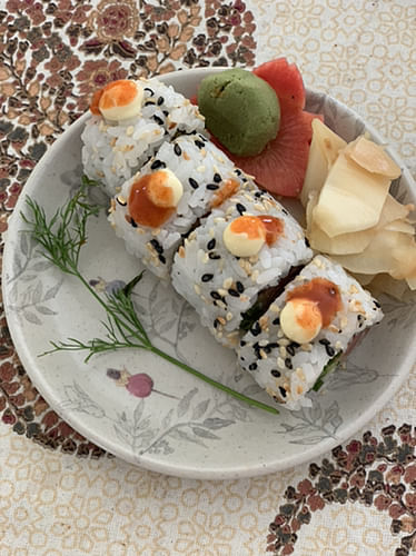 Food,Tableware,Sushi,Ingredient,Recipe,Plate,Rice,Dishware,Cuisine,California roll